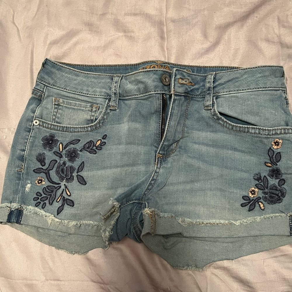 Arizona jean shorts. Size 7 like new